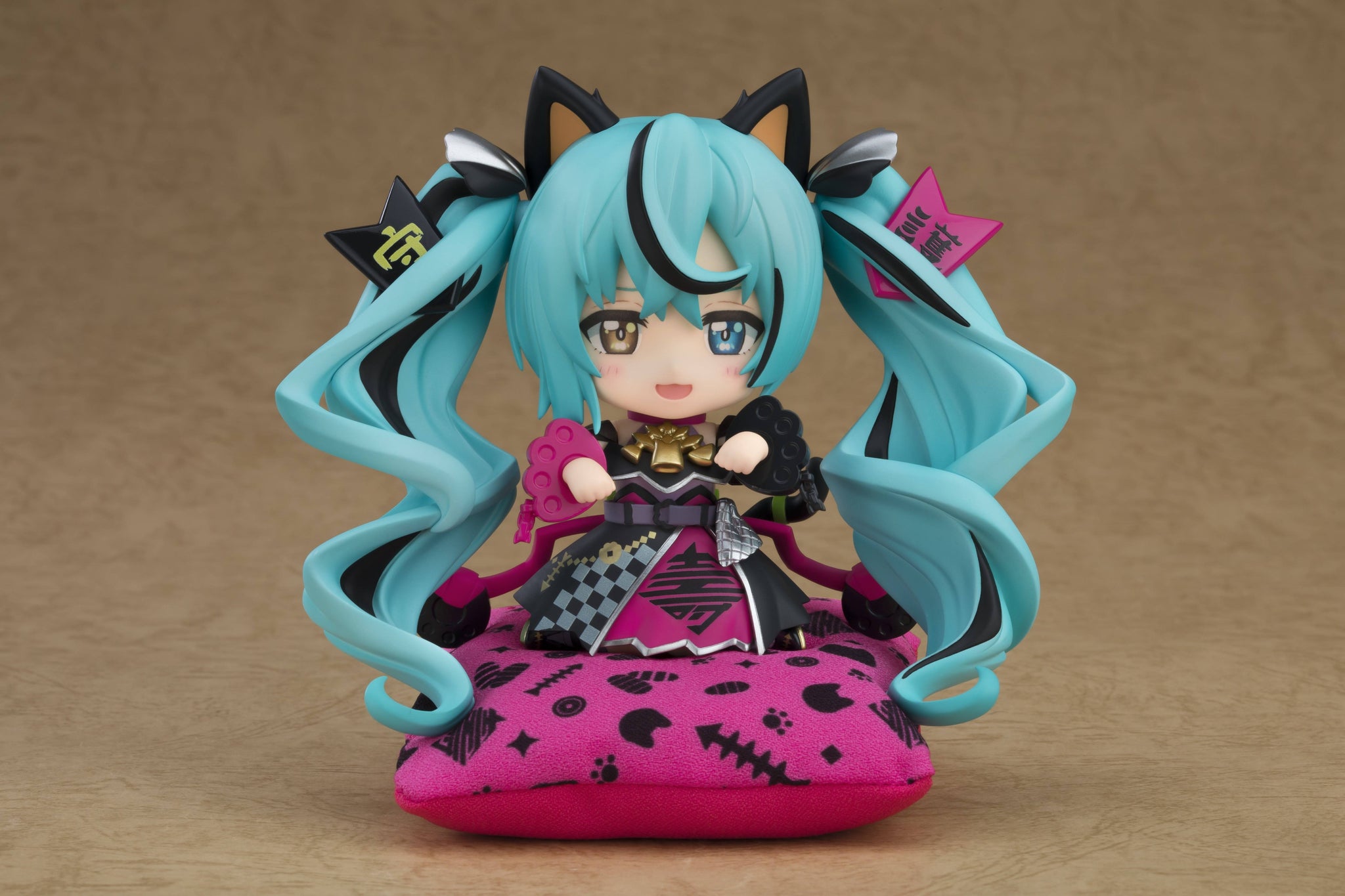 [Good Smile Company / Chara-Ani] Nendoroid: Hatsune Miku - Black Maneki Miku Ver. (Limited + Bonus)